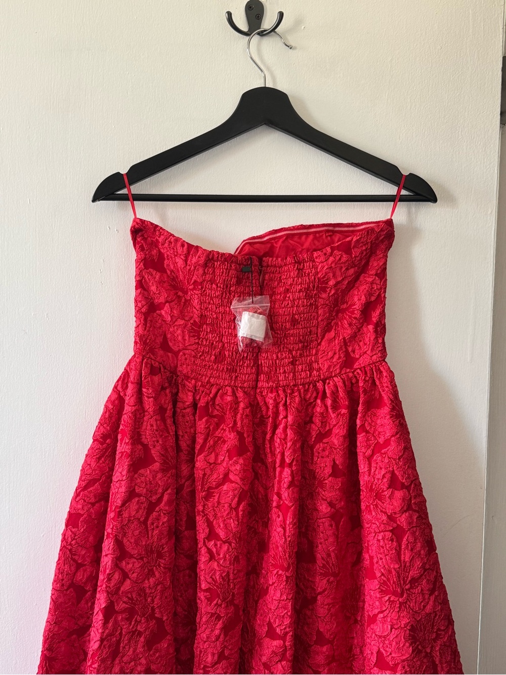 Sugarlips Red Textured Dress - Picture 4 of 8
